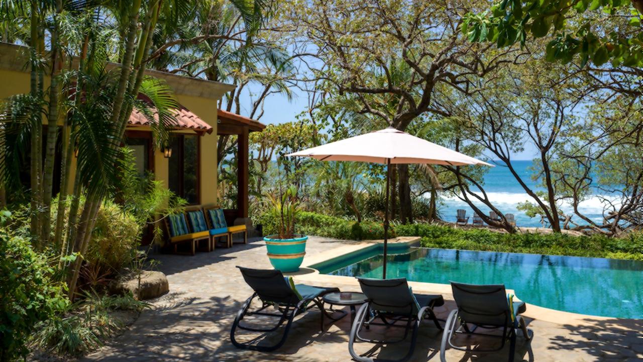Casa de Luz pool lounge chairs ocean