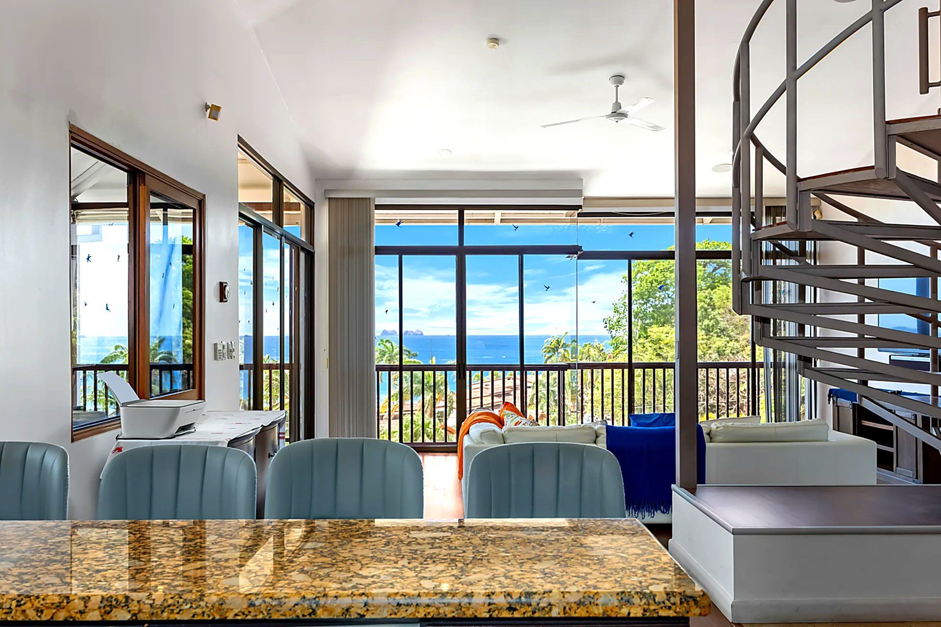 Casa Veranera & Bonus Lot breakfast bar spiral stairs