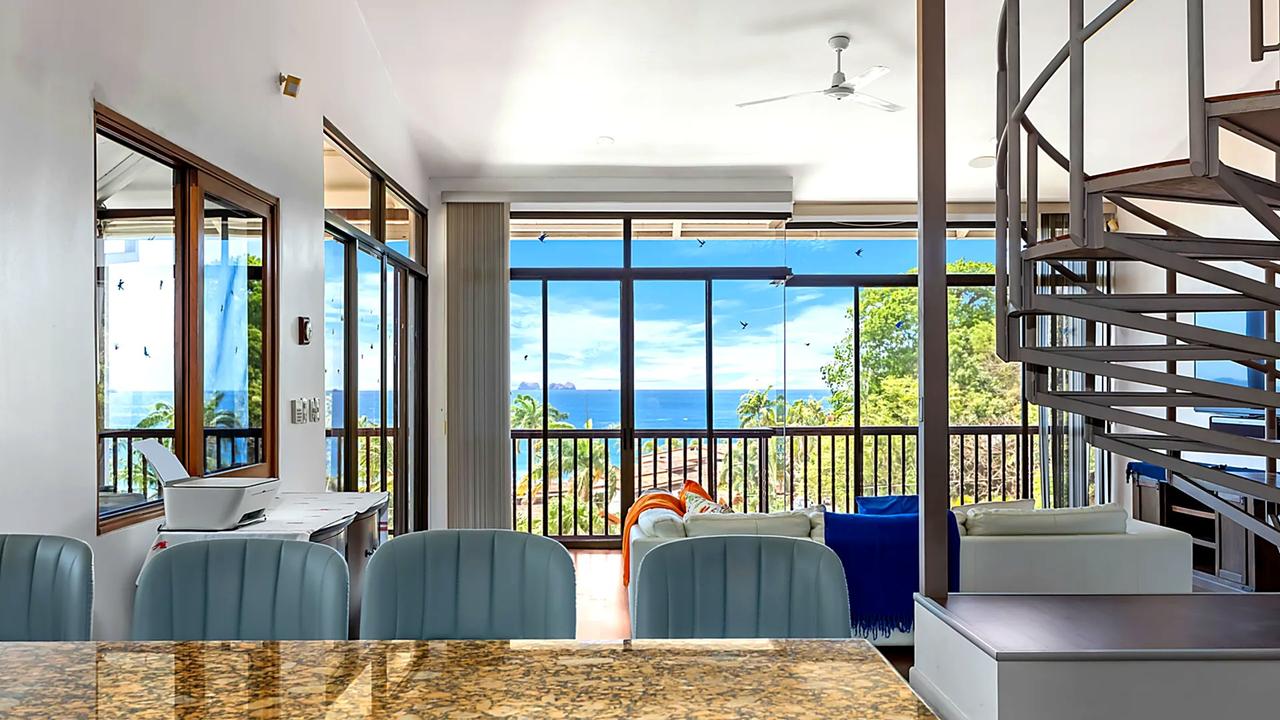 Casa Veranera & Bonus Lot breakfast bar spiral stairs