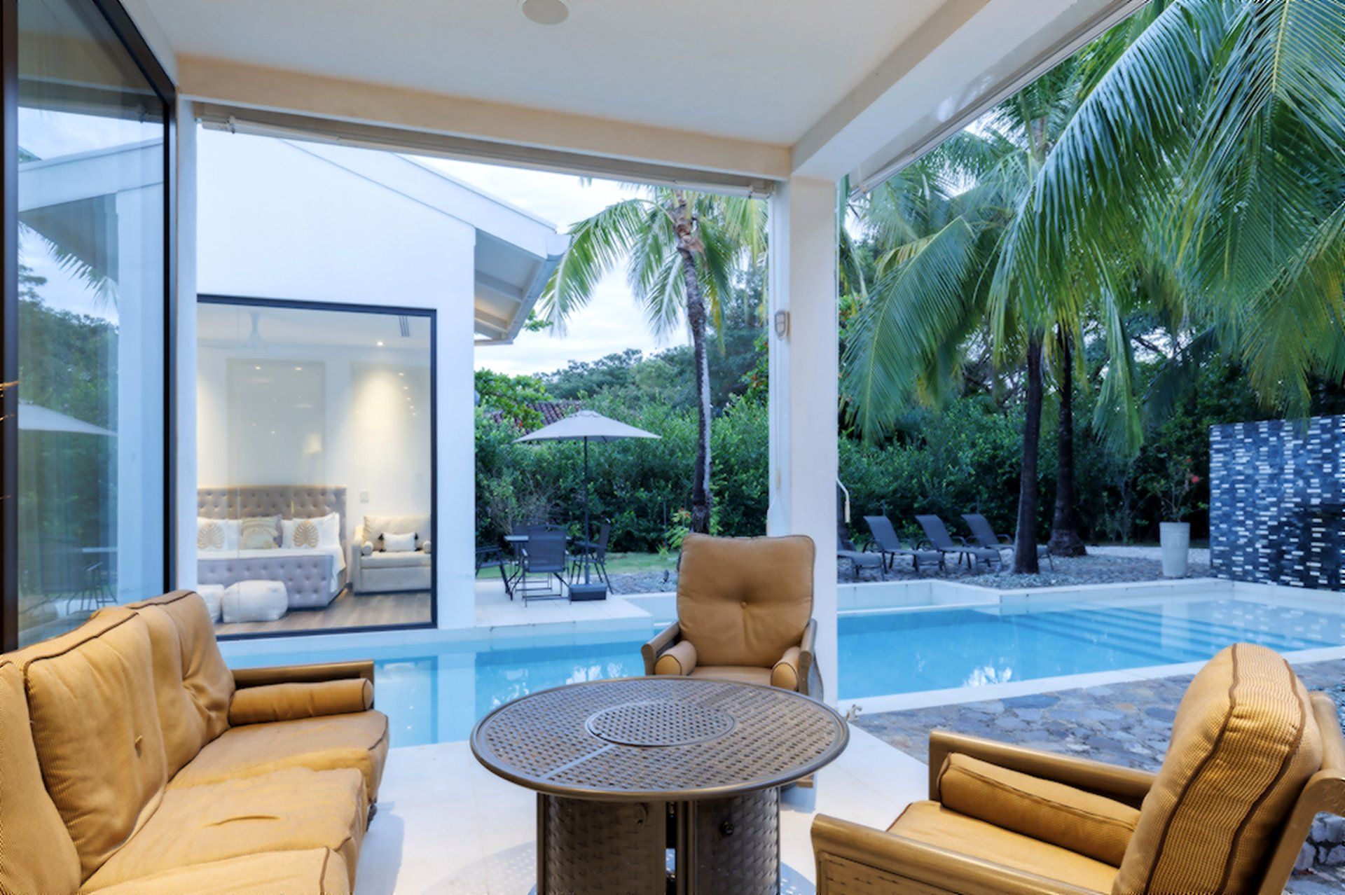 Reserva de Golf 49 patio sofa and pool