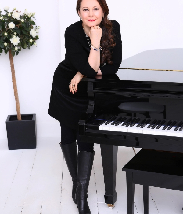 Olga Thomas (she/her)