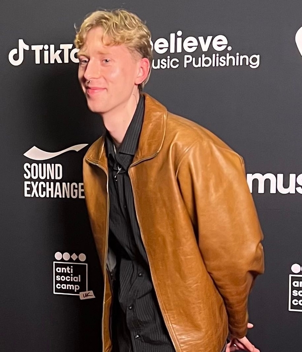 Prins Fimmers (he/him)