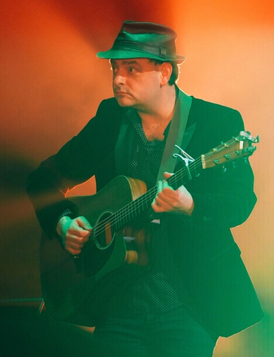 Oliver Weeks (he/him)