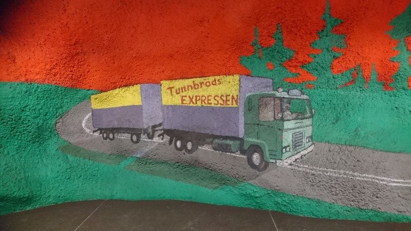 Utsmyckning från Solna Centrums tunnelbanestation. Utsmyckning från Solna Centrums tunnelbanestation.