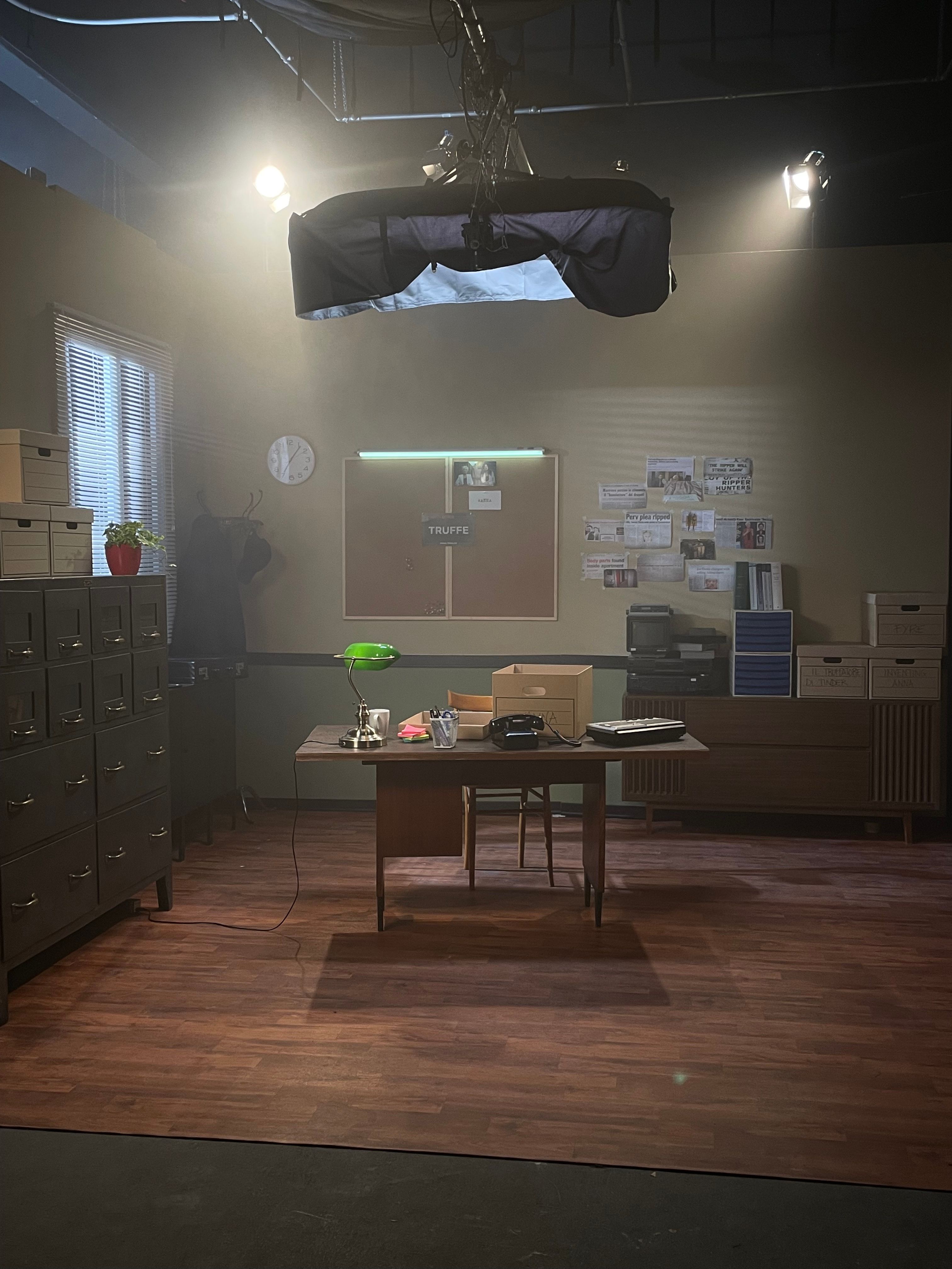 Scenografia realizzata per Netflix Italia da Veronica Molteni, Scenografa e Set Designer