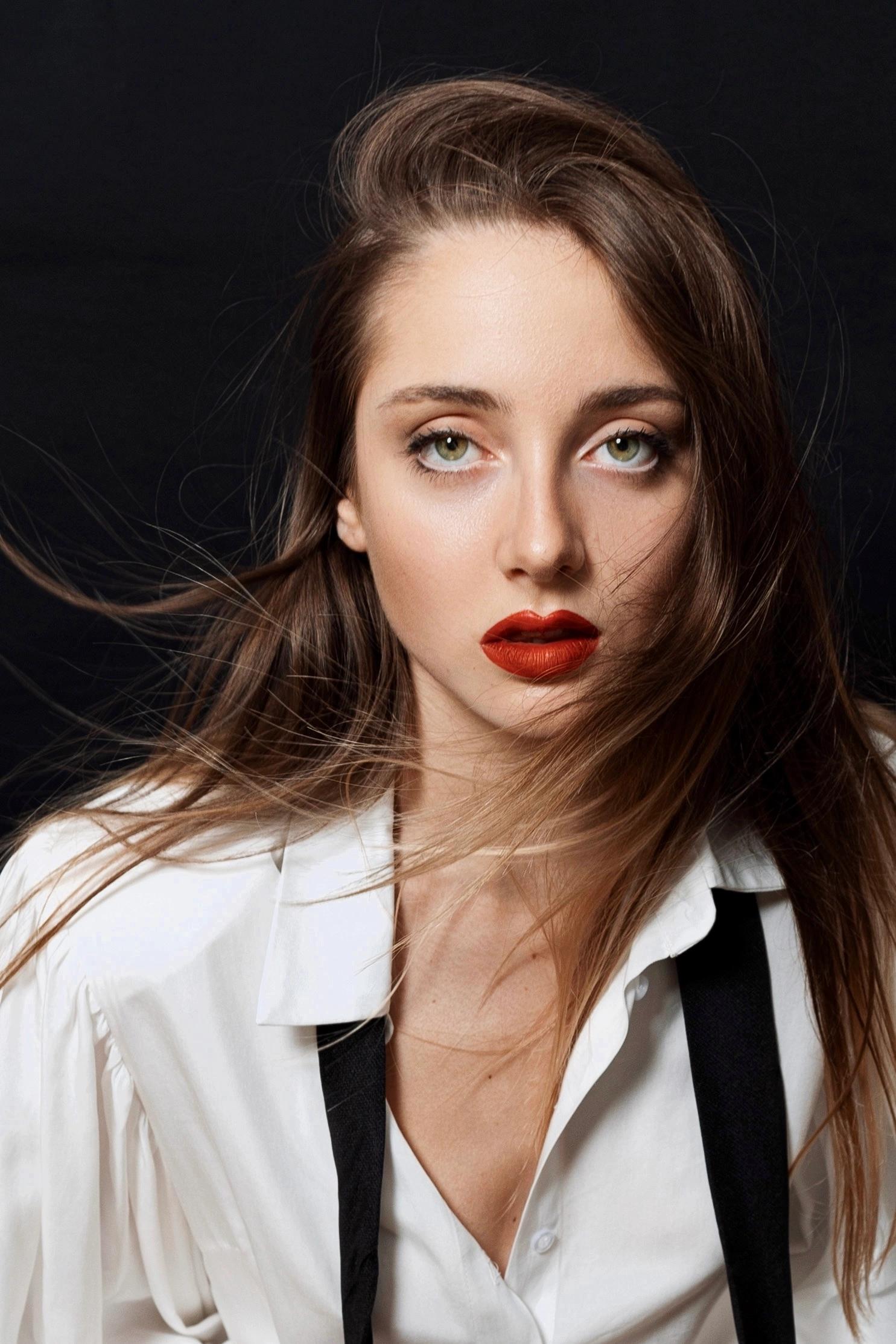 close-up of a blonde model