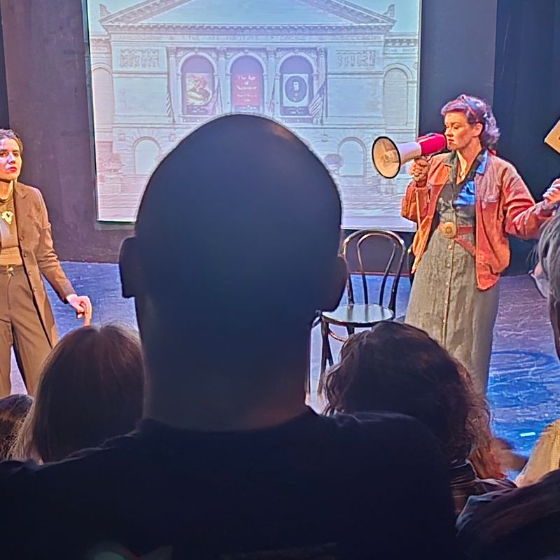 Teaterföreställning i scenljus