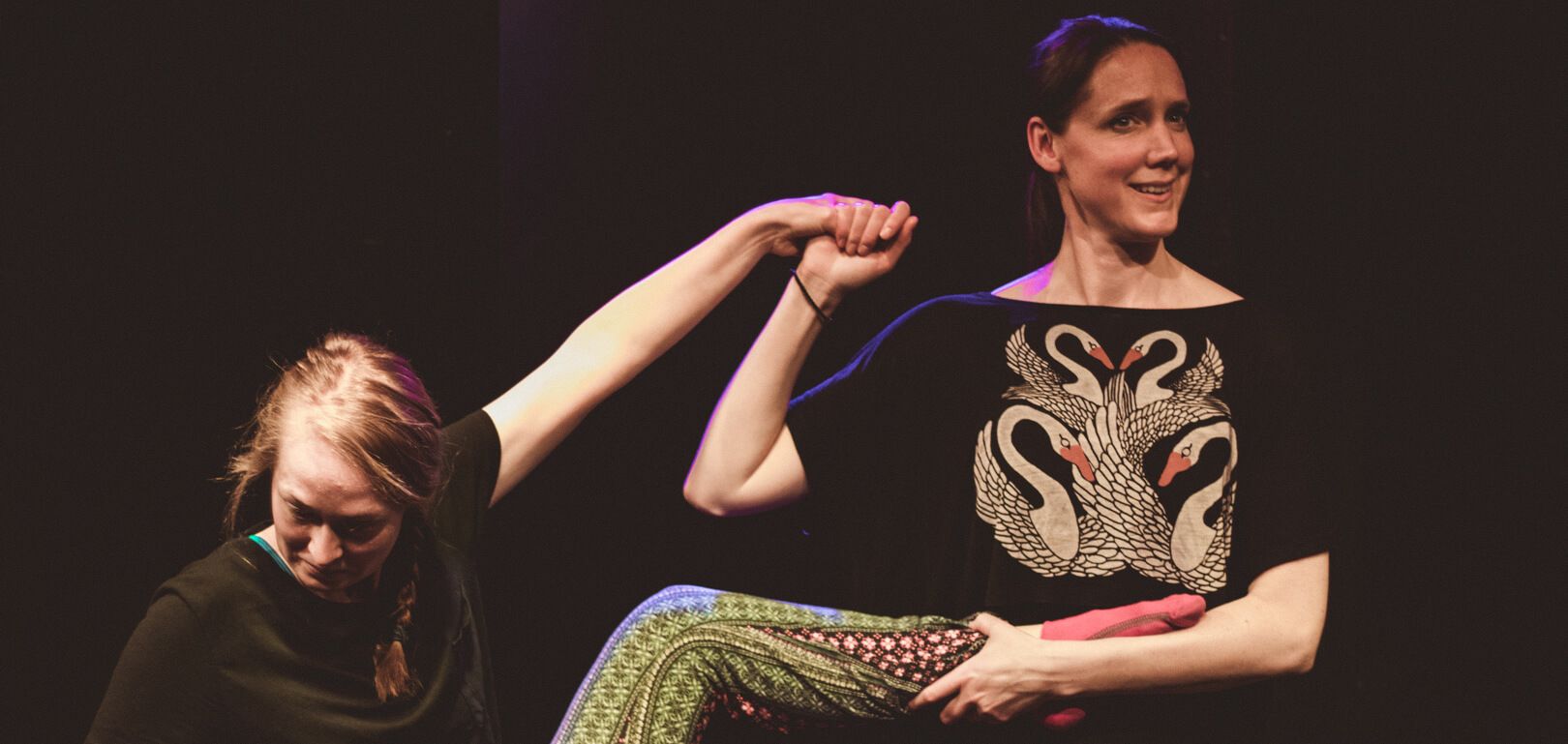 Deltagare i vuxenkurs för teater
