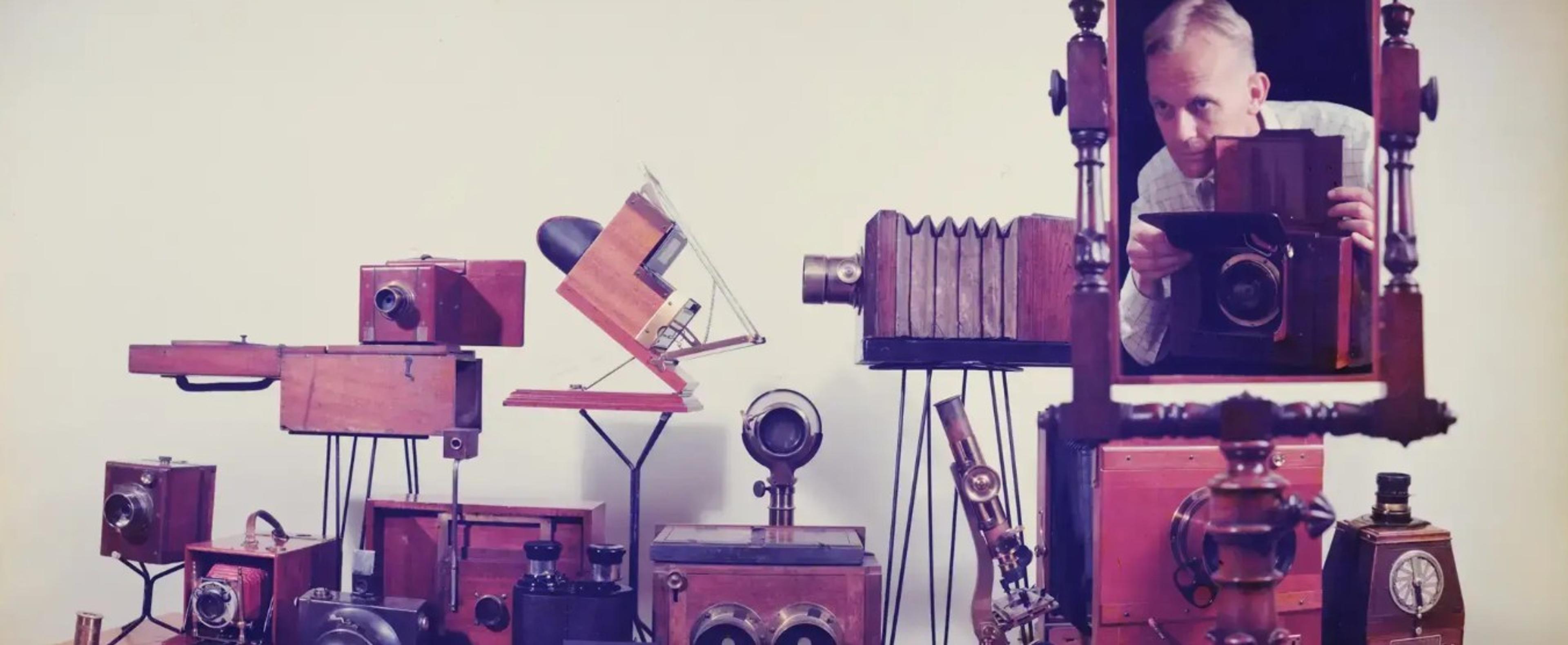 Leif Preus, Selvportrett fotografert med Suttons panoramakamera, 1974. Preus museums samling