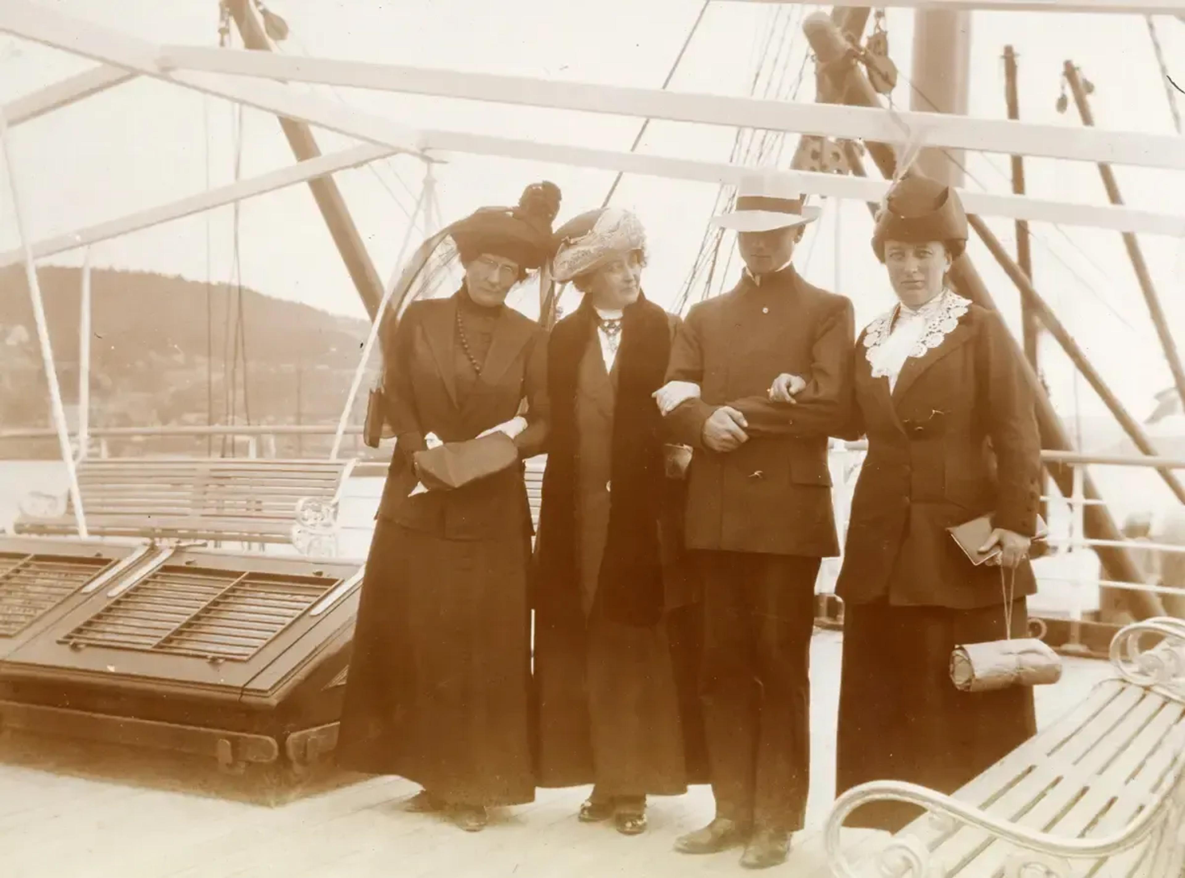 Hulda til Amerika 1913 -reise, rase og kultur