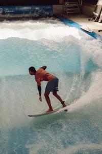 Surfer auf der Welle