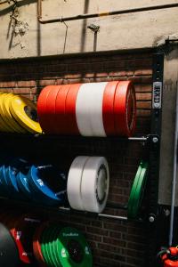 Bunte Gewichtscheiben im Tubuh Club