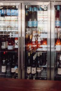 Rigatoni & Riesling Weinauswahl im Kühlschrank