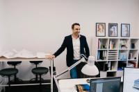 José in seinem Büro auf dem Areal Böhler