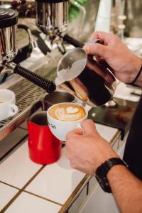 Cappuccino im Böhler Café
