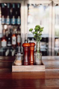 Menagen auf dem Tisch