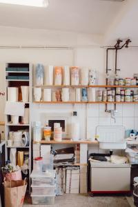 Porzellan-Vasen von Cornelie Weiss