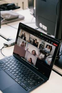 Teams-Call mit den Kolleg:innen in Sevilla