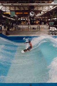 Surfer auf der Welle