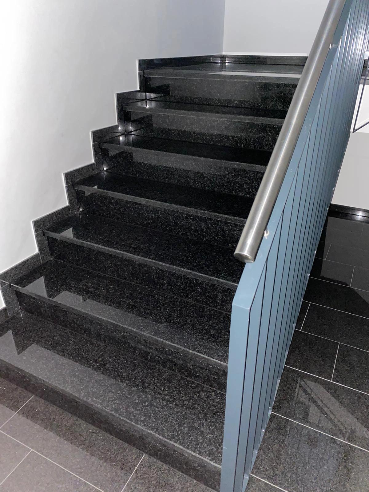 Granitno stubište u Makarskoj