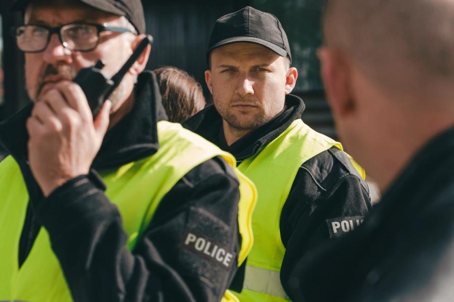 The Professional’s Guide to Choosing Two-Way Radios