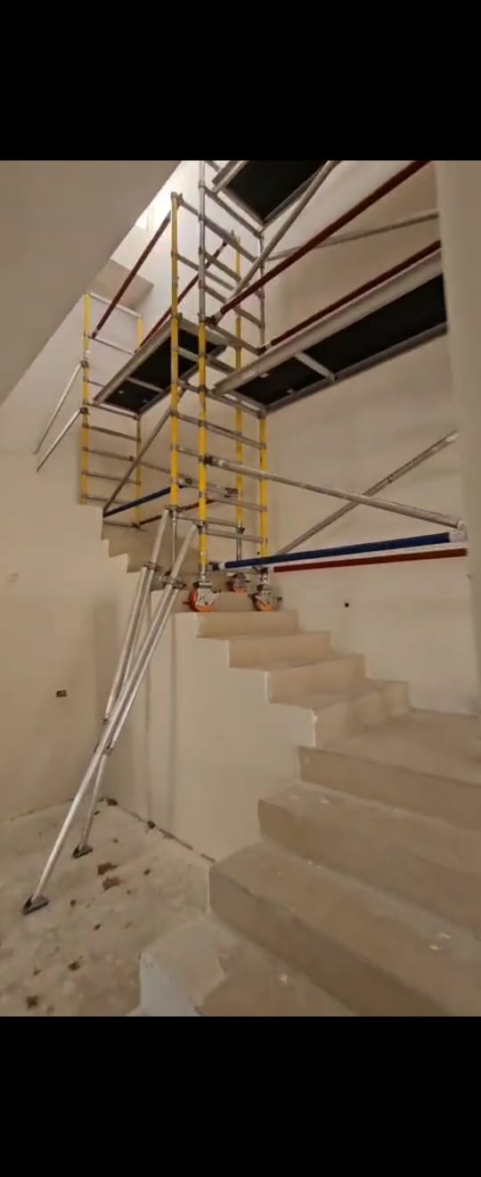 פיגום אלומיניום הדור הבא גובה דריכה 7 מ – רוחב סטנדרטי