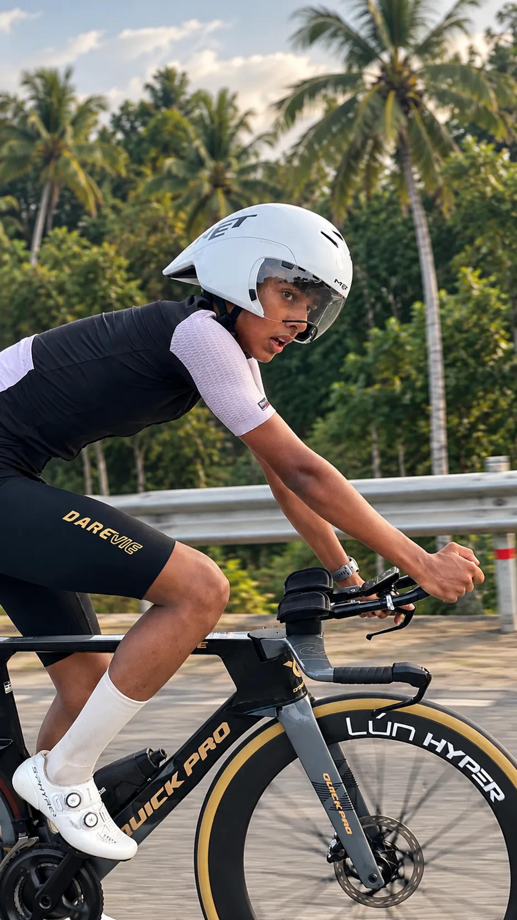 Juan Joy racing on his time-trial bike, looking ahead