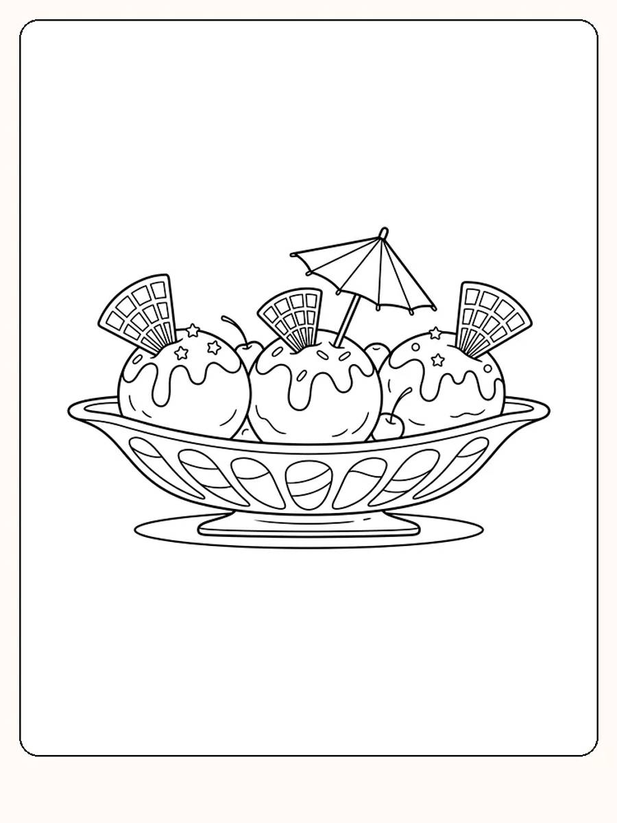 Coupe de glace en forme de barque sur une assiette, avec trois boules, des gouttes de sauce, des éventails de gaufrette, des cerises et une ombrelle dans la boule du milieu