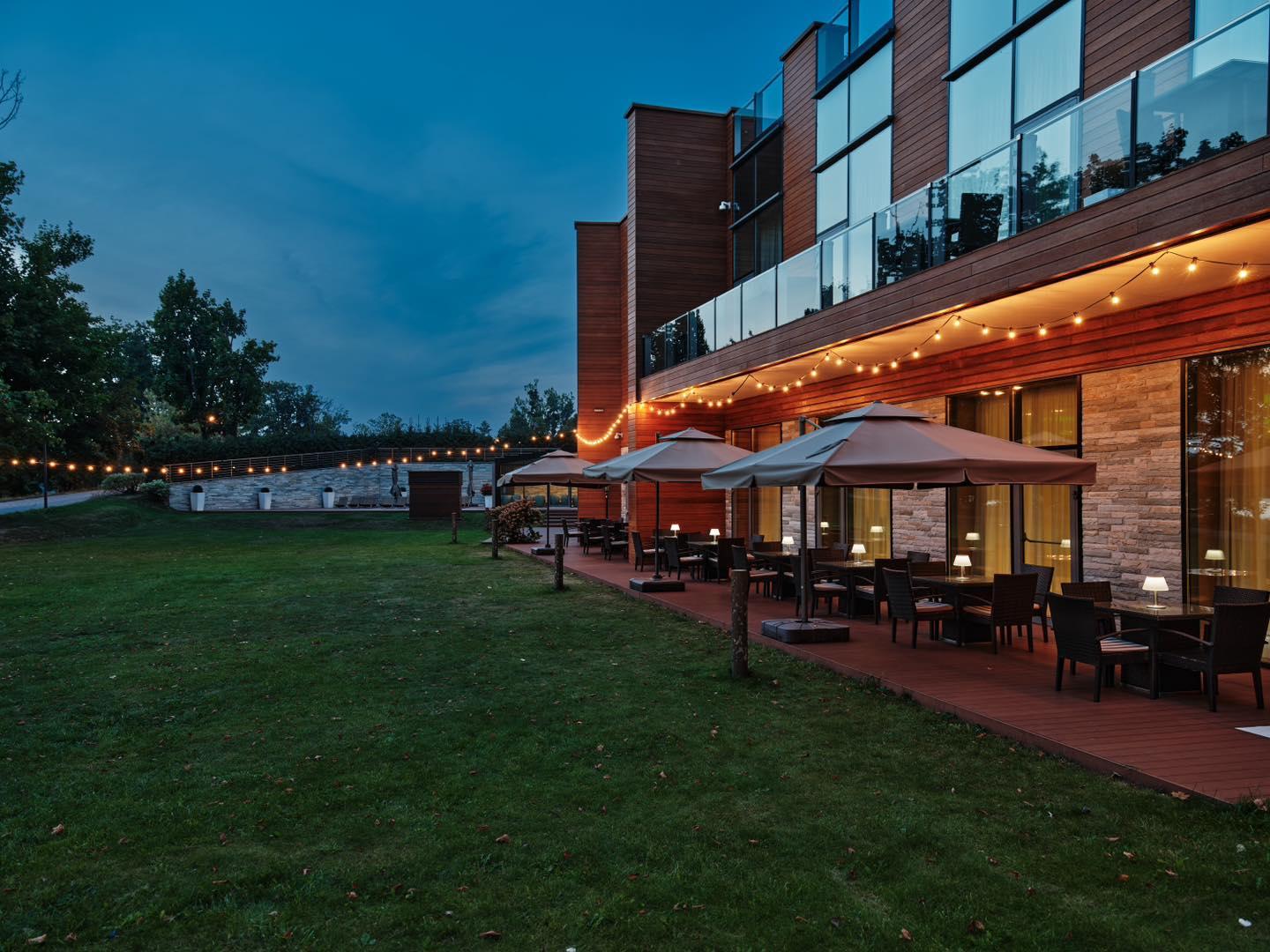 Hotel z ogrodem na event plenerowy