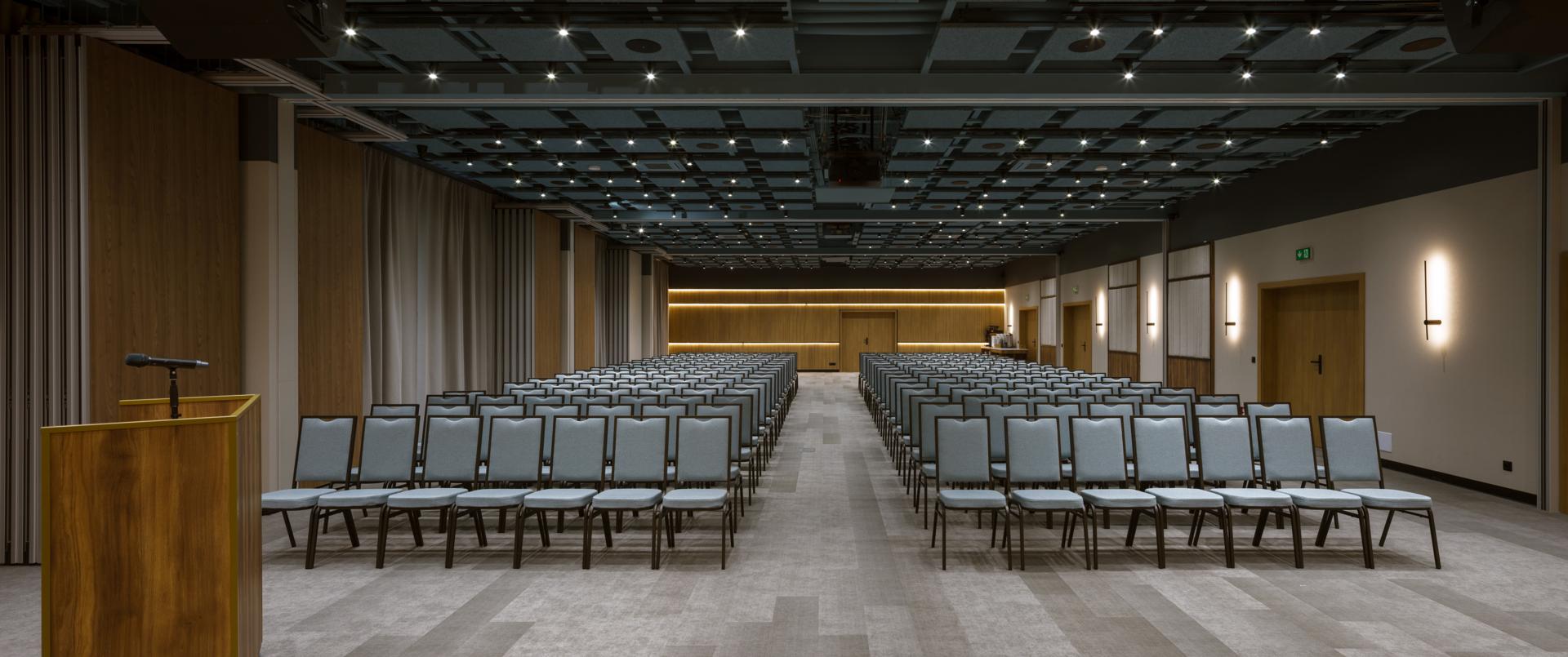 Sala konferencyjna w nowoczesnym stylu – przestrzeń na prezentacje i warsztaty zespołowe.