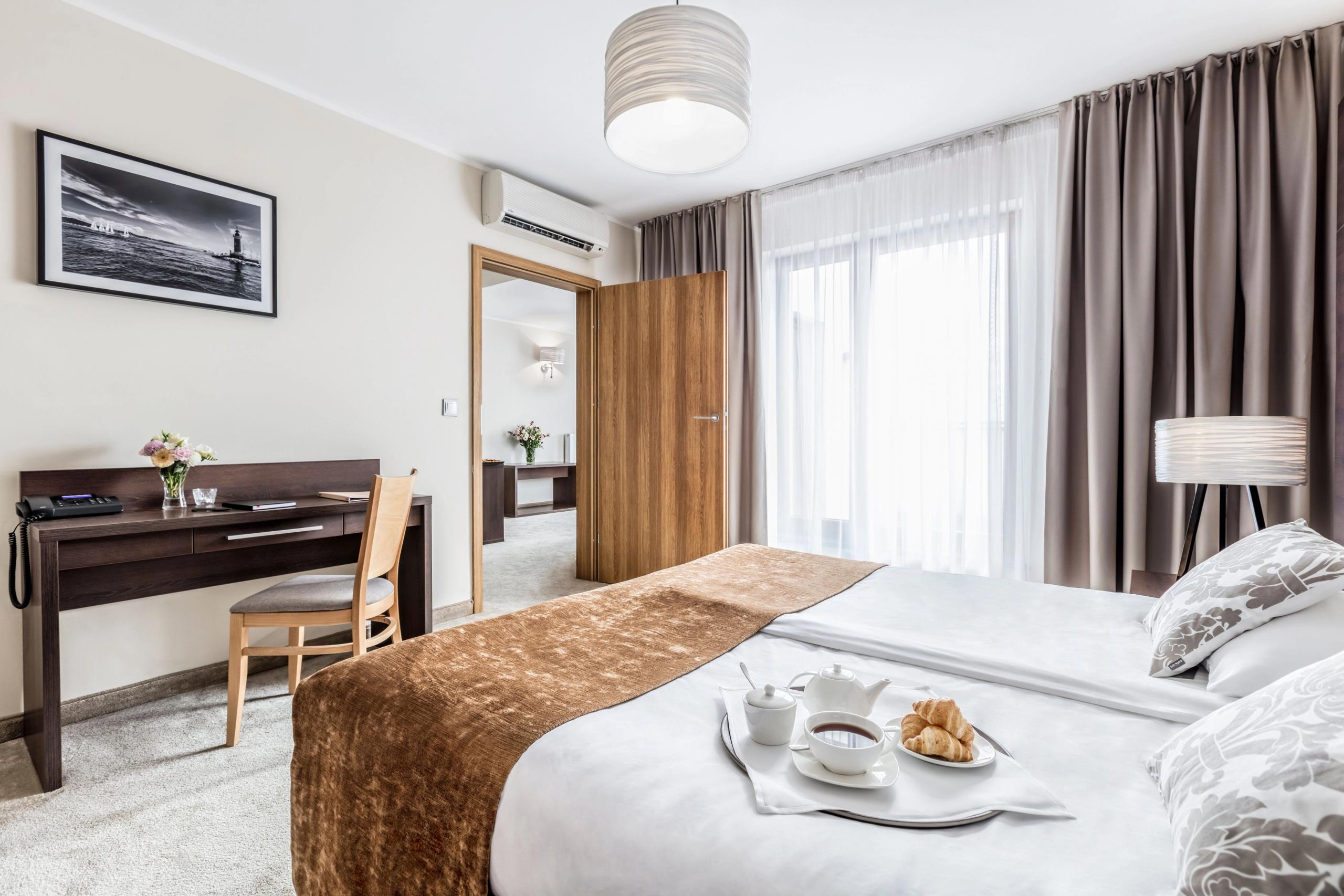Nowoczesny apartament hotelowy.