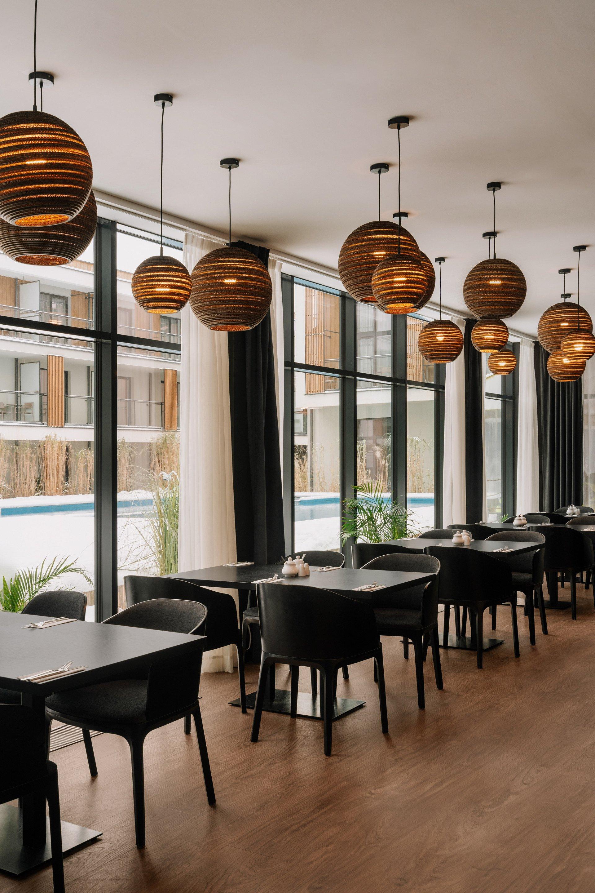 Designerska restauracja w hotelu eventowym – idealna na networking i kolację firmową.