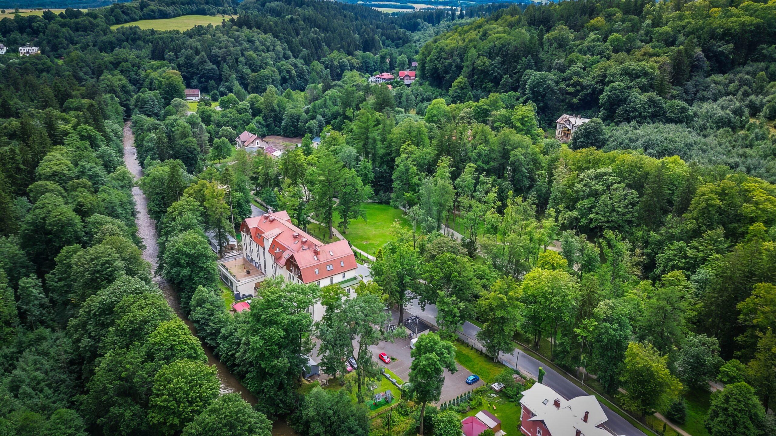 Hotel wśród lasów na wyjazd integracyjny z team buildingiem