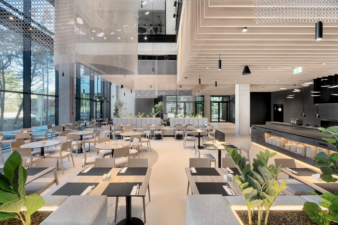 Lobby resortu konferencyjnego na spotkanie firmowe