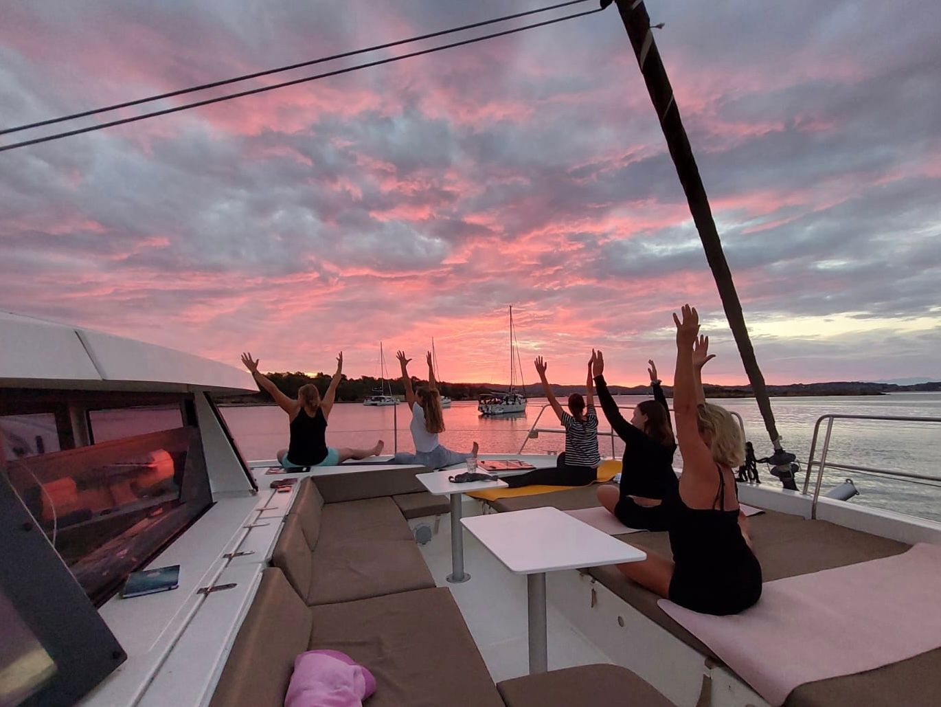 Yoga und Segeln im Mittelmeer
