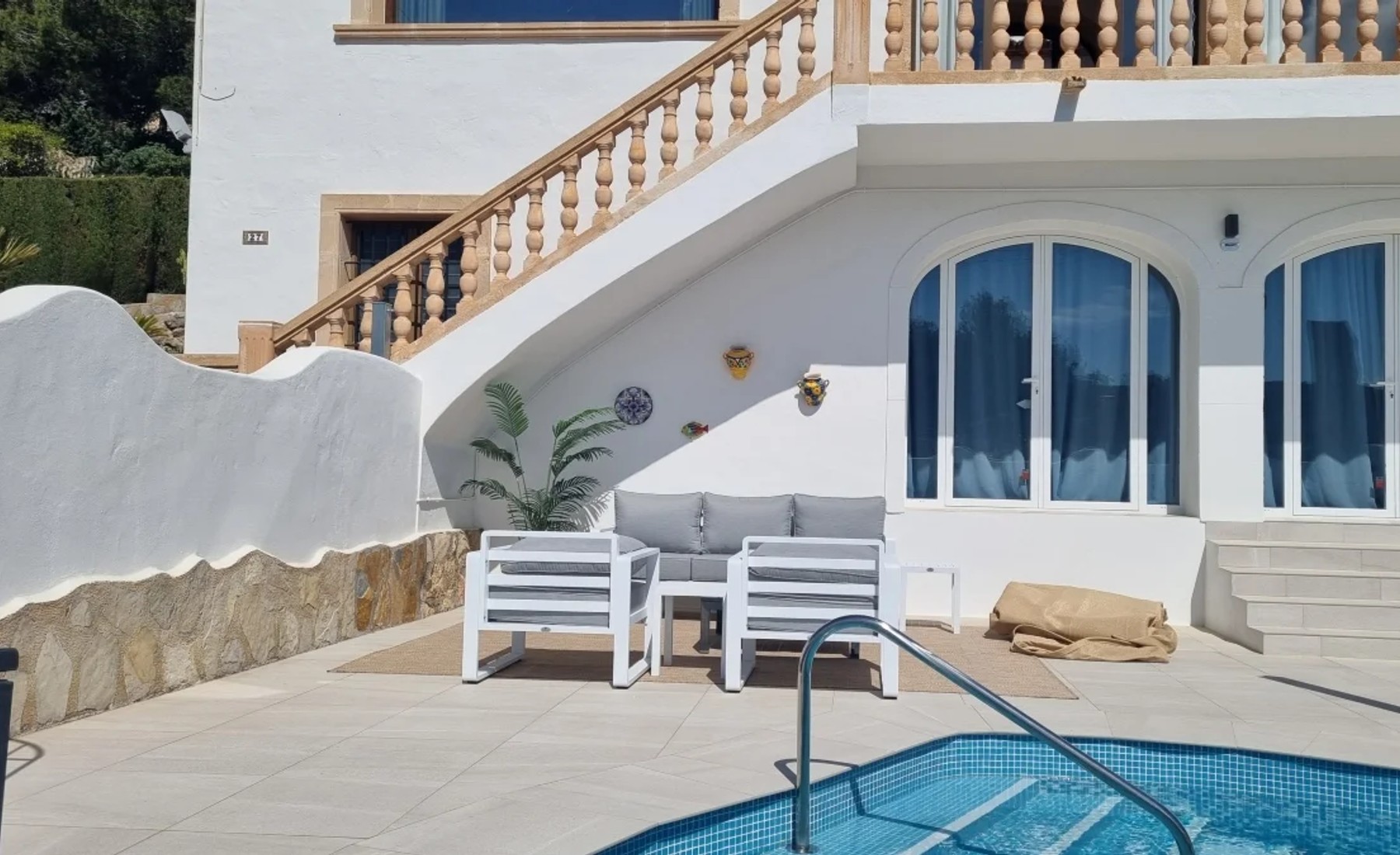 A professionally installed shade sail transforms a terrace, pool area or car port into a comfortable, usable outdoor space protected from the Spanish sun.