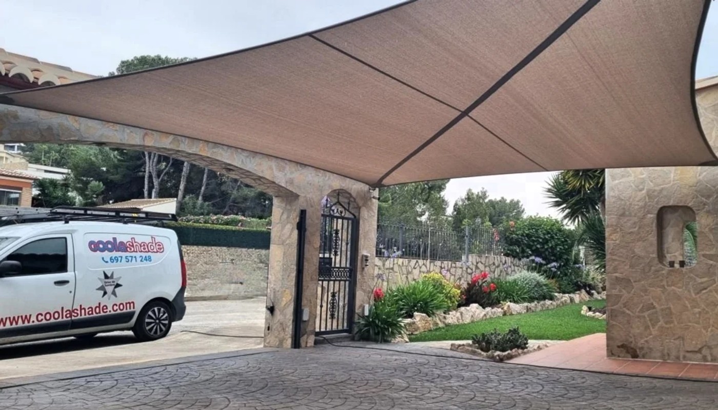 Protect vehicles from heat build-up and long-term UV damage.