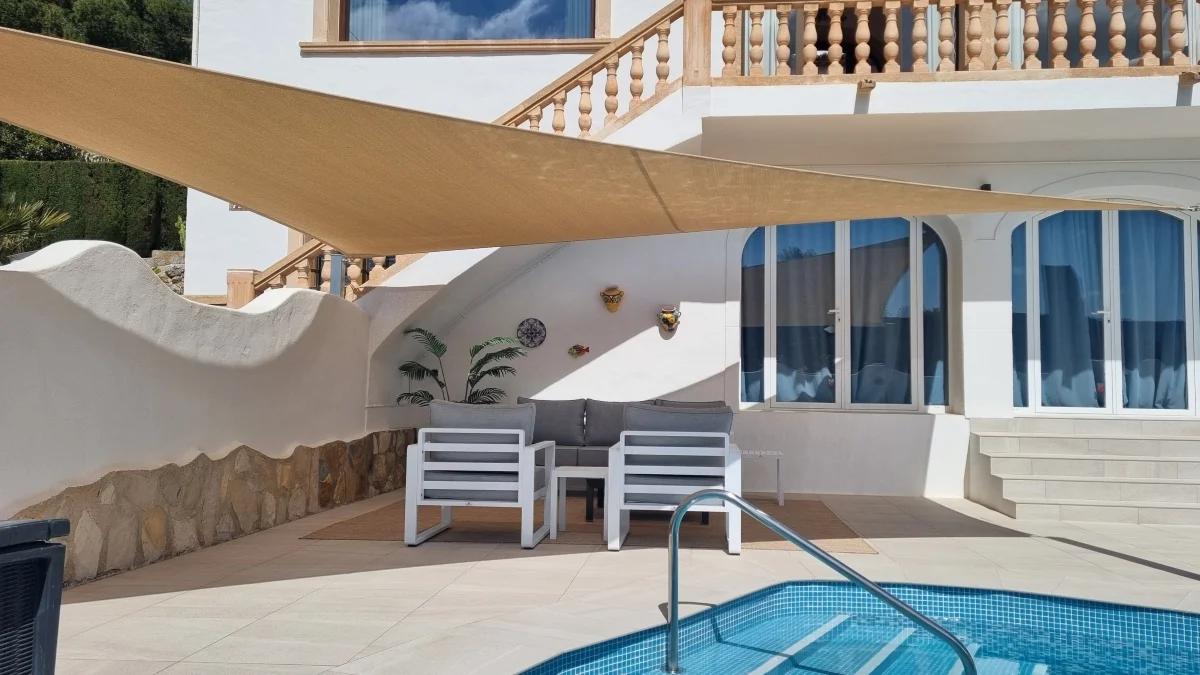 A professionally installed shade sail transforms a terrace, pool area or car port into a comfortable, usable outdoor space protected from the Spanish sun.