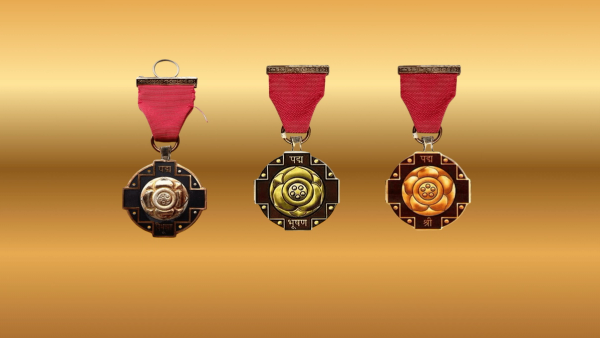 അടുത്ത പത്മശ്രീക്കായി കാത്തിരുന്നുകൊണ്ട് ബണ്ടിചോർ ദാസപ്പനും ഗോവിന്ദസ്വാമി ക്ക് പത്മഭൂഷൺ തന്നെ വേണം എന്ന ദൃഢനിശ്ചയത്തിൽ വിജയപ്പനും