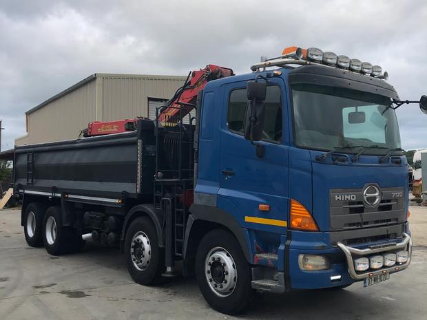 Hino grab truck