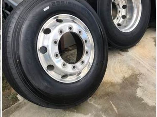 Alloy Wheels with Tyres