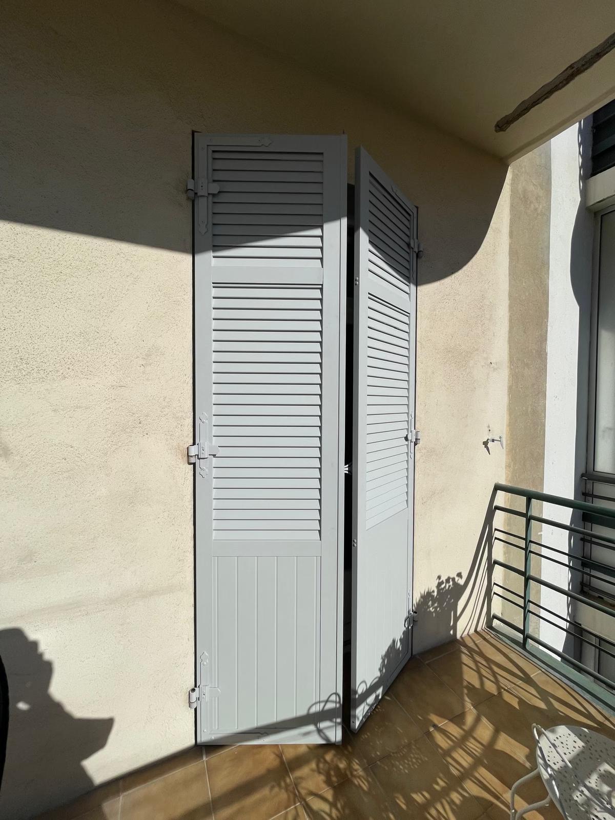 VOLET BATTANT CADRE ALU