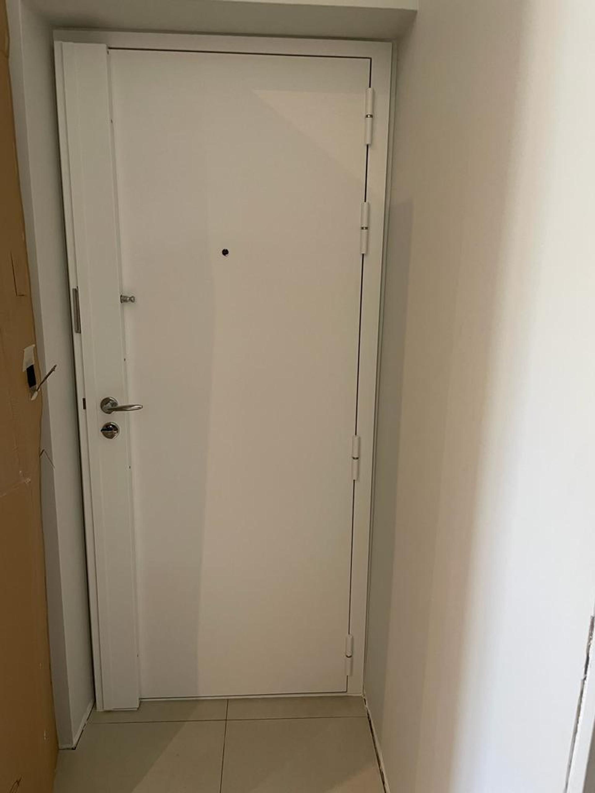 PORTE AVEC MOULURE EXTERIEUR miniature 2