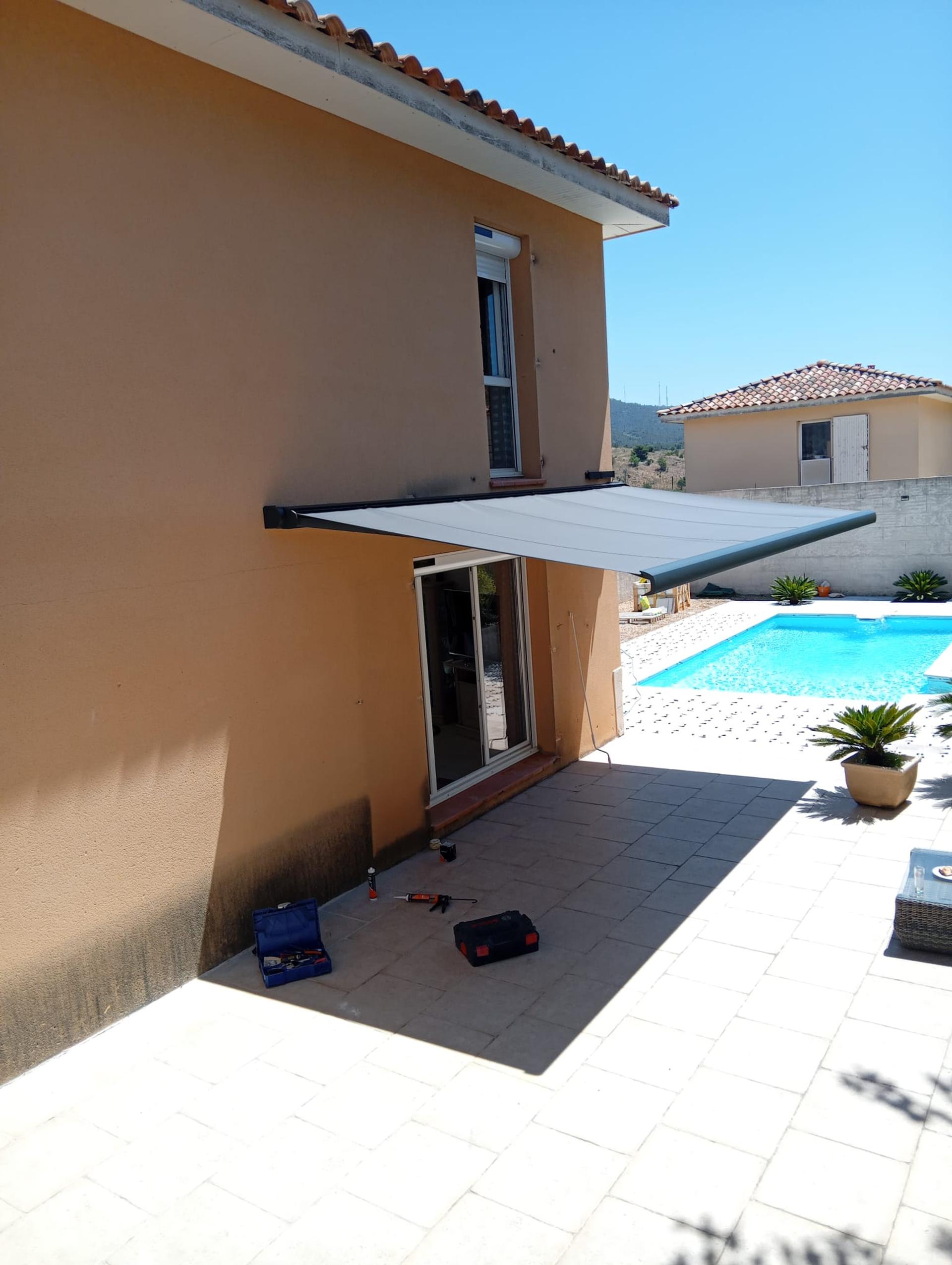 Volets roulants solaires et stores bannes solaires sur mesure miniature 8