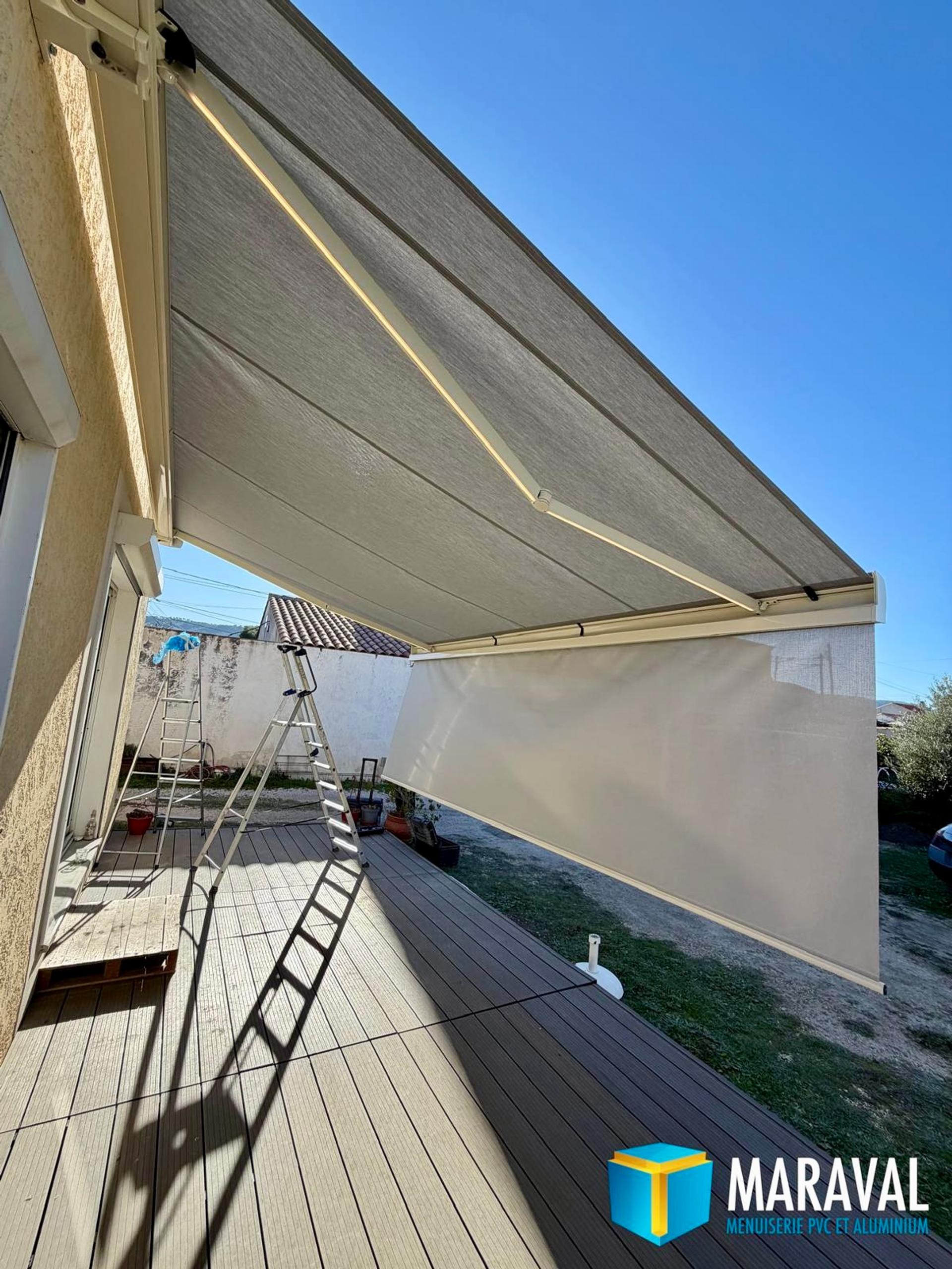 Store à coffre Somfy avec LAMBREQUIN