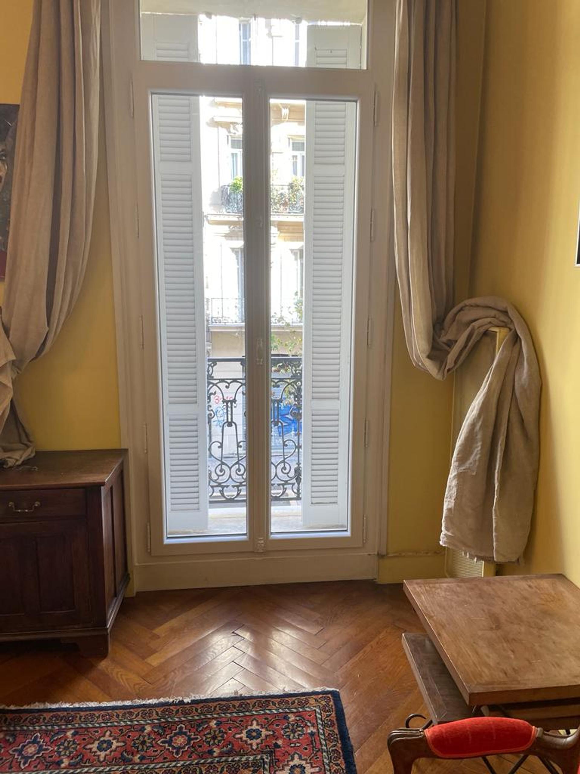 FENETRE ASPECT BOIS miniature 2