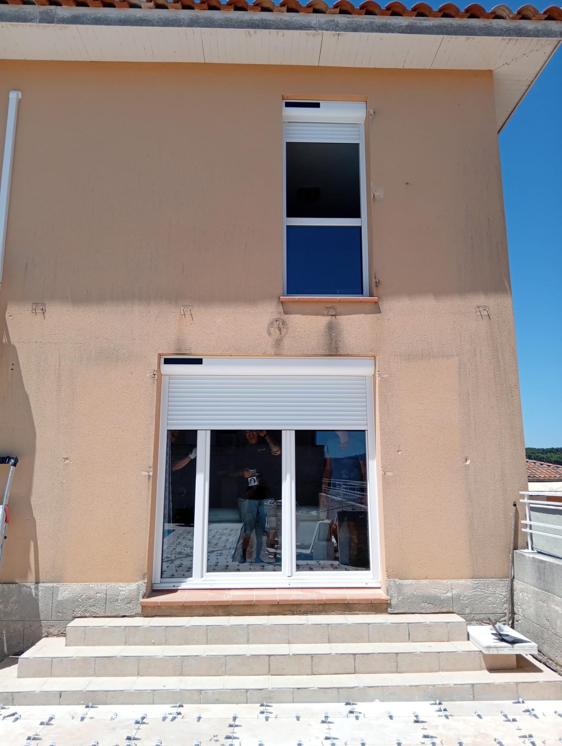 Volets roulants solaires et stores bannes solaires sur mesure miniature 6