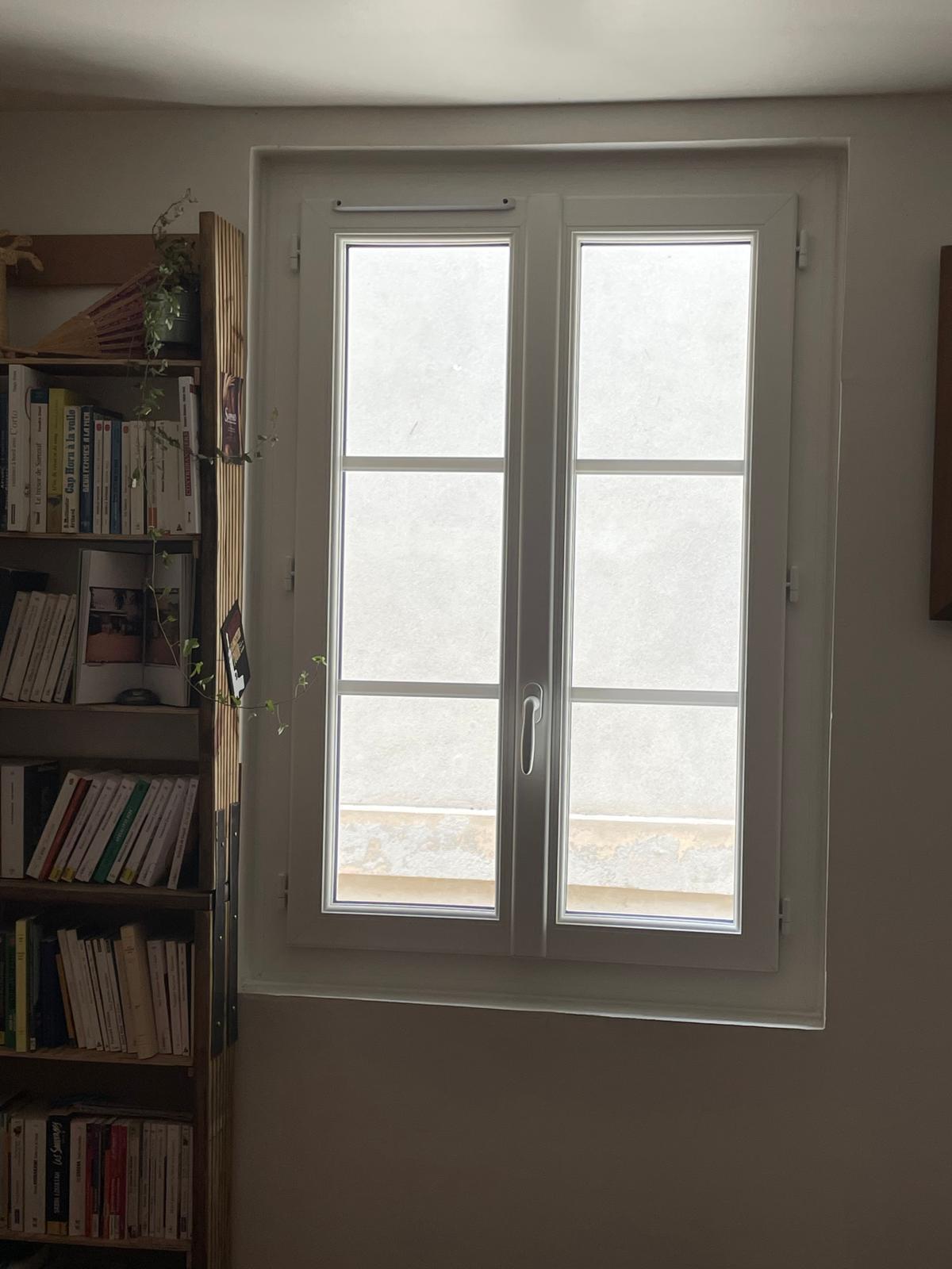 FENETRE PVC 2 VANTAUX