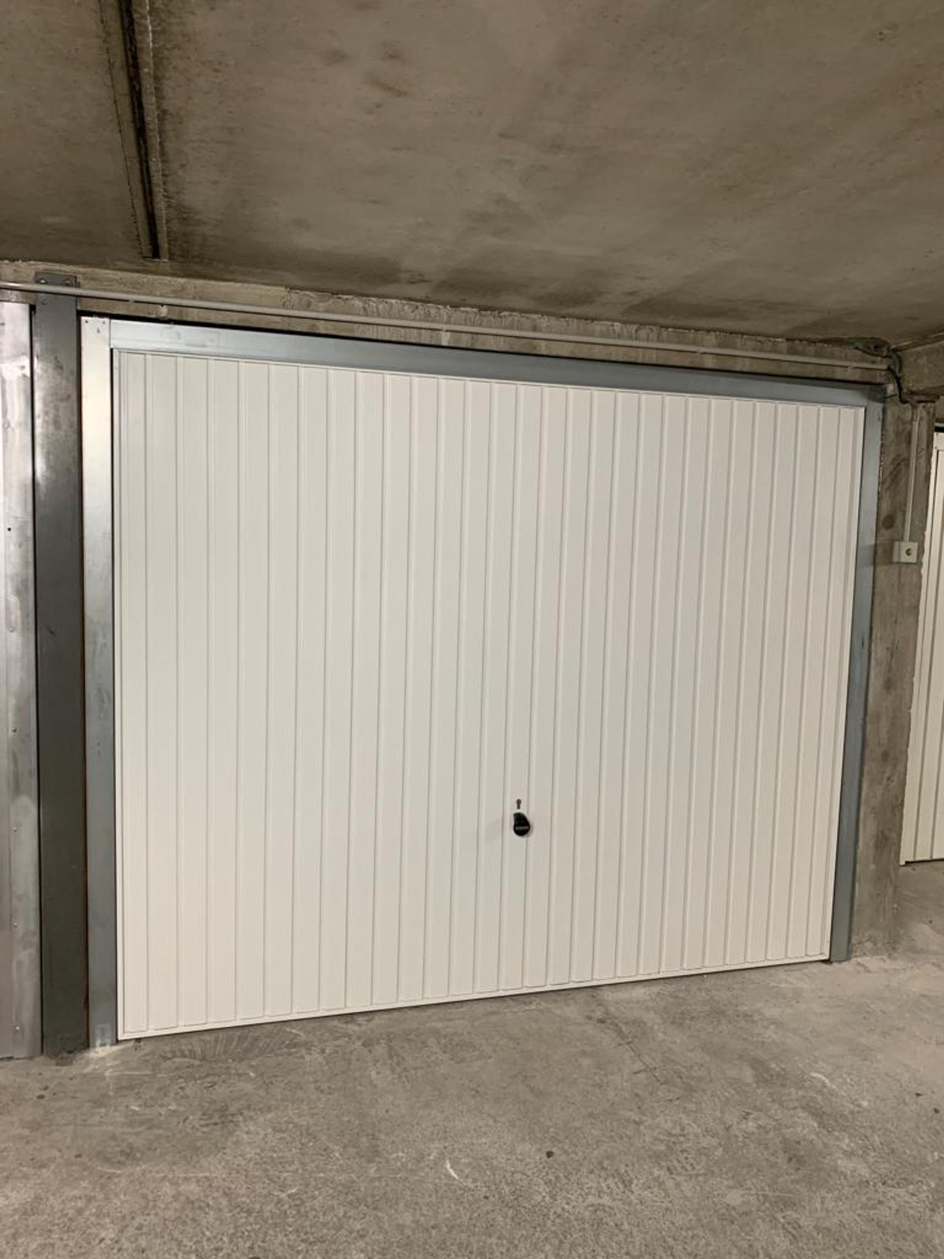 PORTE GARAGE BASCULANTE