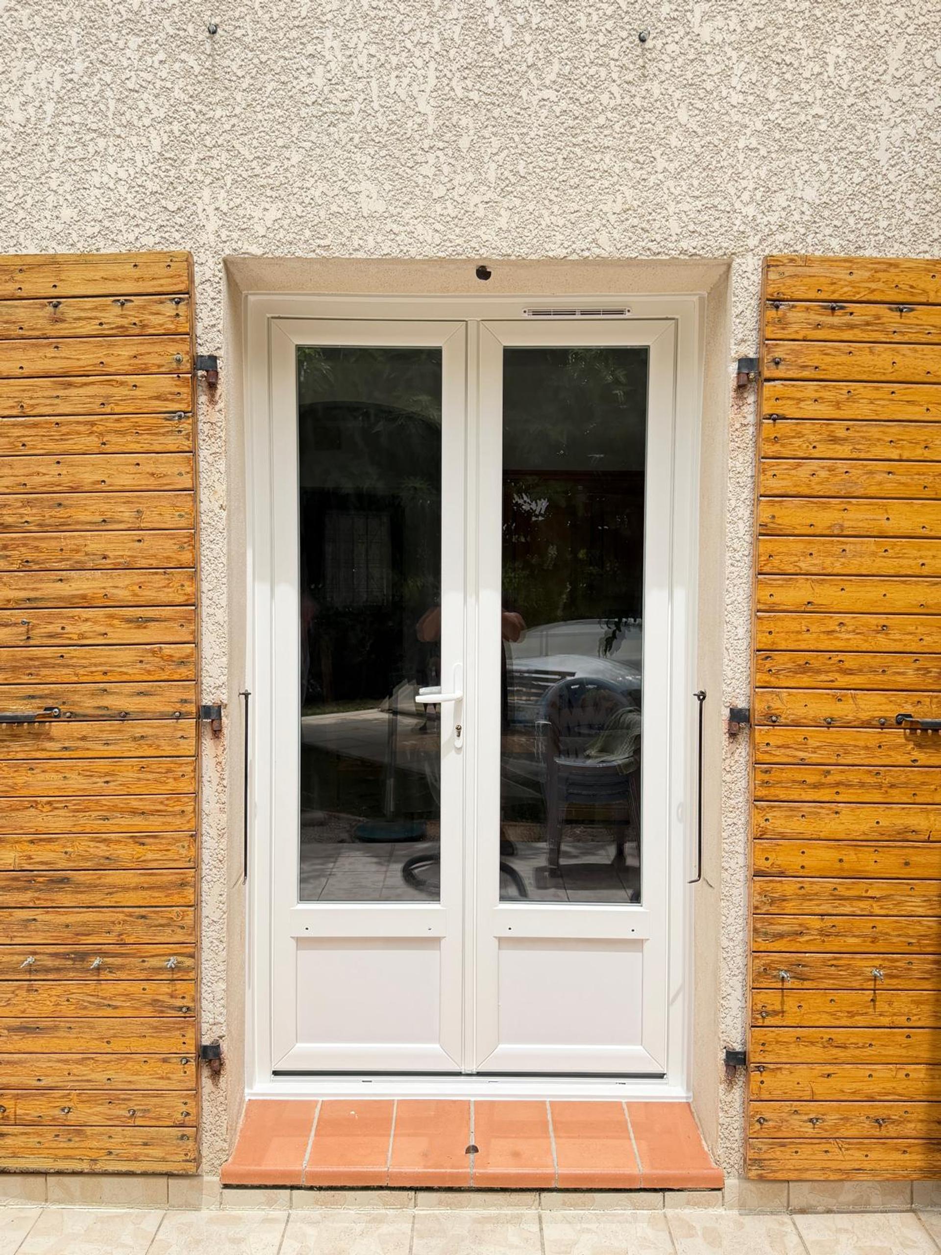 Fenêtre PVC blanche sur mesure miniature 10